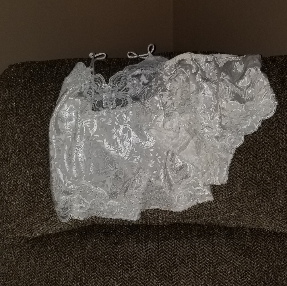 Lucie Ann 2 Camisole/Panty Lingerie Set. Size 34.